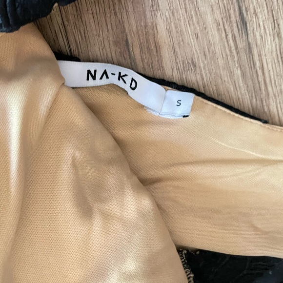 NA-KD Cold Shoulder Crochet Midi Dress. - Picture 10 of 14